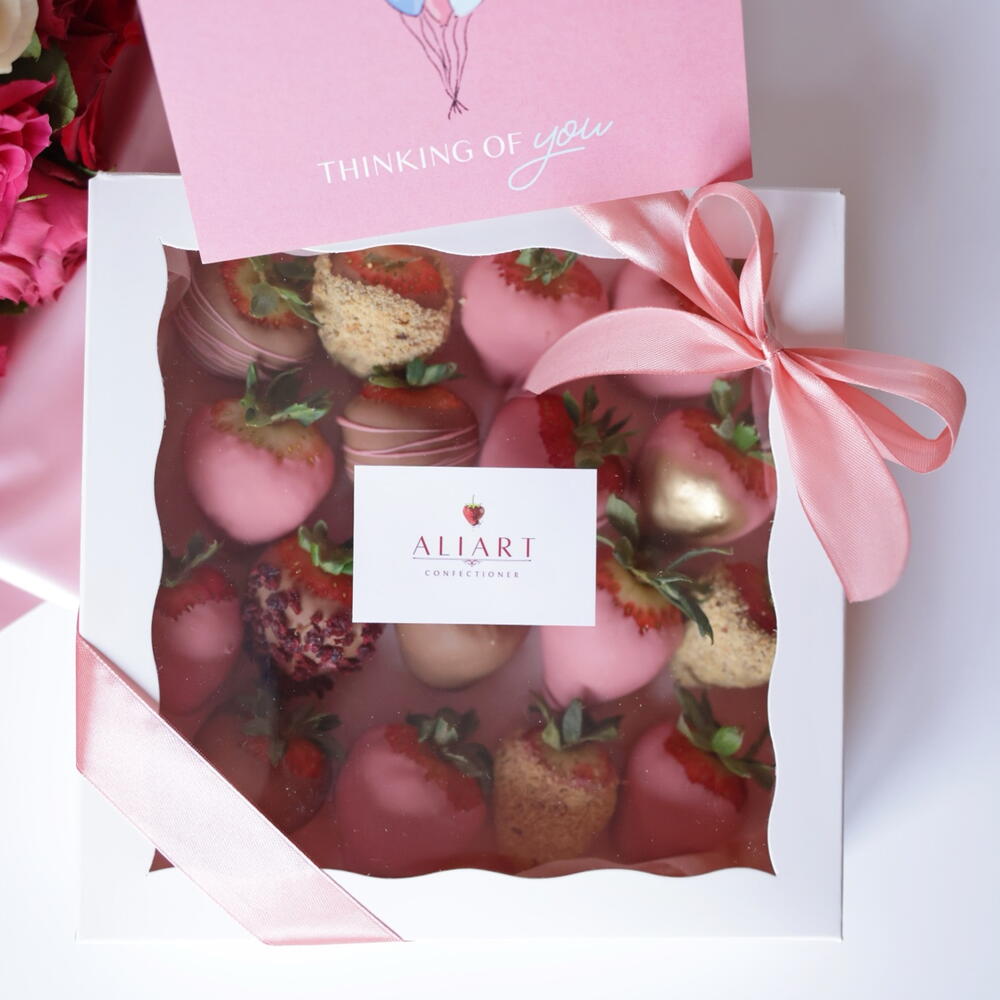 Delight your loved ones with our exquisite set featuring luscious chocolate-covered strawberries, vibrant fresh roses, and a personalized greeting card. Each juicy strawberry is hand-dipped in rich, velvety chocolate, perfectly complementing the elegance of the fresh roses. The set is thoughtfully arranged to create a stunning and heartfelt gift, ideal for any special occasion.