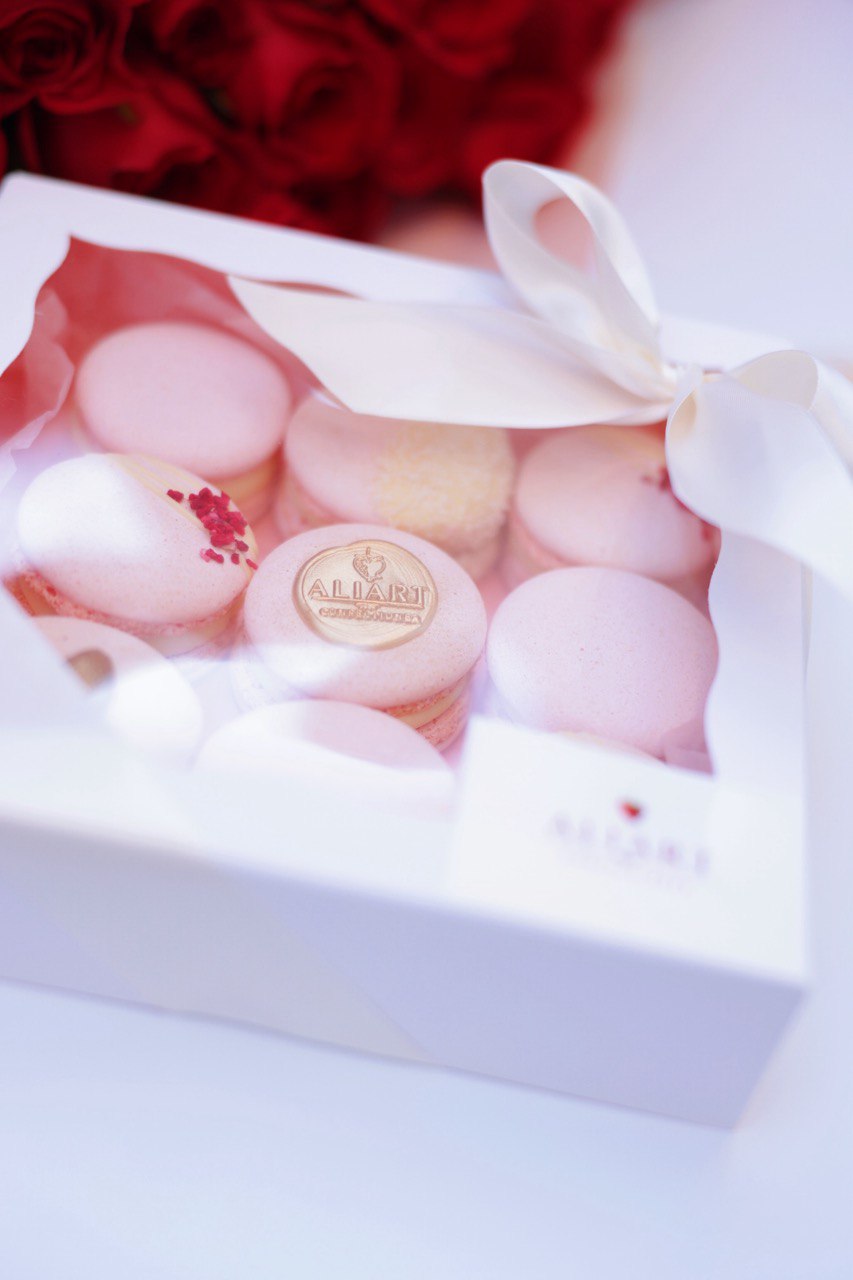 Surprise someone special with our elegant set featuring a bouquet of fresh roses, a selection of delicate macarons, and a personalized greeting card. The vibrant roses add a touch of natural beauty and fragrance, while the assorted macarons offer a delightful array of flavors and colors. This thoughtfully arranged set, complete with a heartfelt greeting card, is perfect for any occasion, expressing your sentiments with style and sweetness.