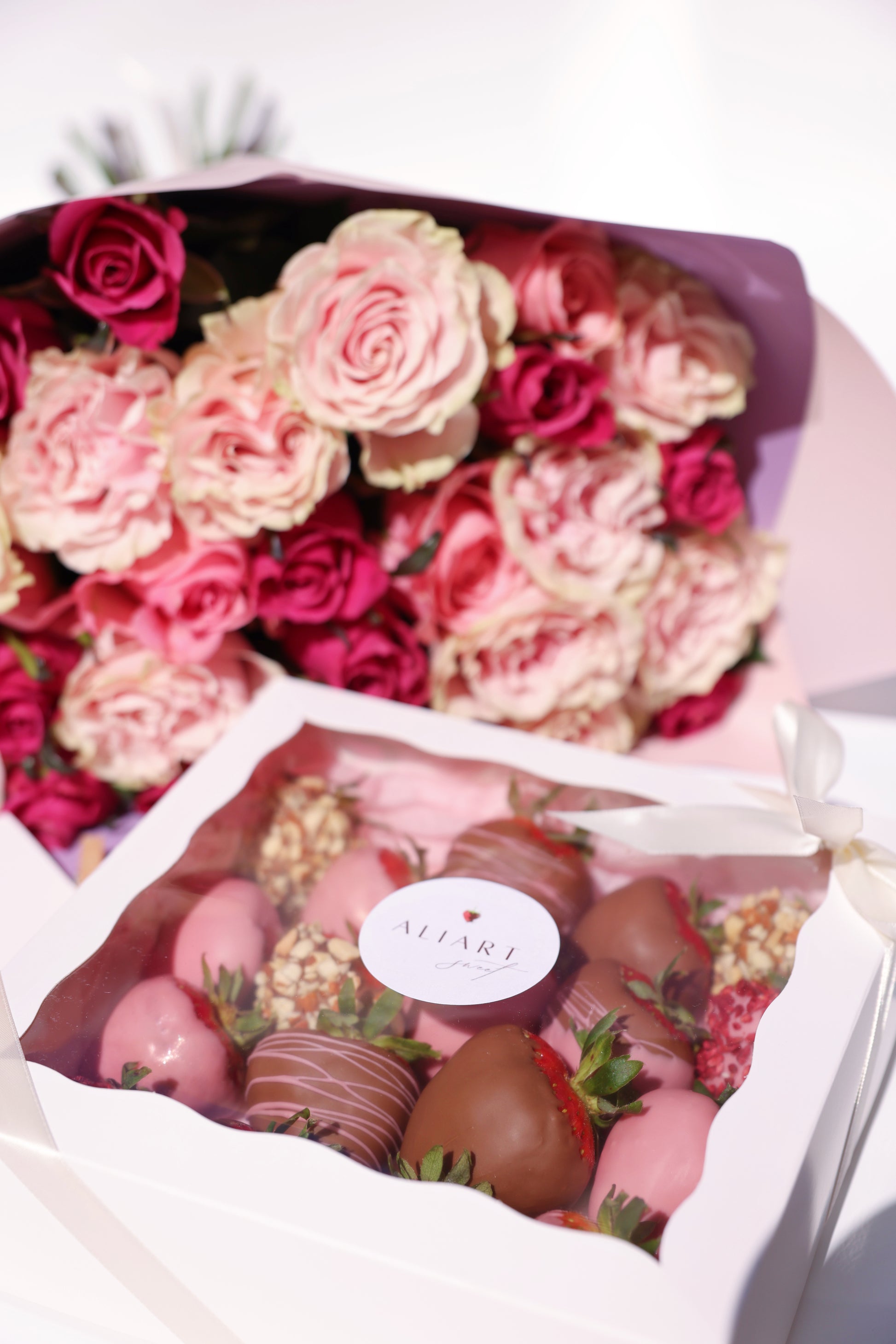 Experience the perfect blend of elegance and indulgence with our set featuring luscious chocolate-covered strawberries, fresh, fragrant roses, and a beautiful greeting card. Each strawberry is hand-dipped in rich chocolate, paired with vibrant roses to create a stunning and thoughtful gift. The set is artfully arranged and ready to convey your warmest wishes.