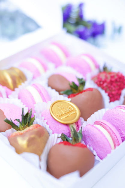 gourmet macarons and strawberries gift set New York
