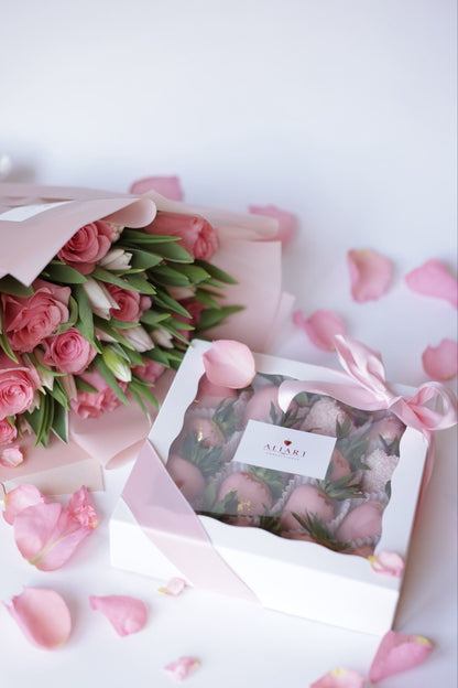 chocolate strawberries and flowers gift set NYC
