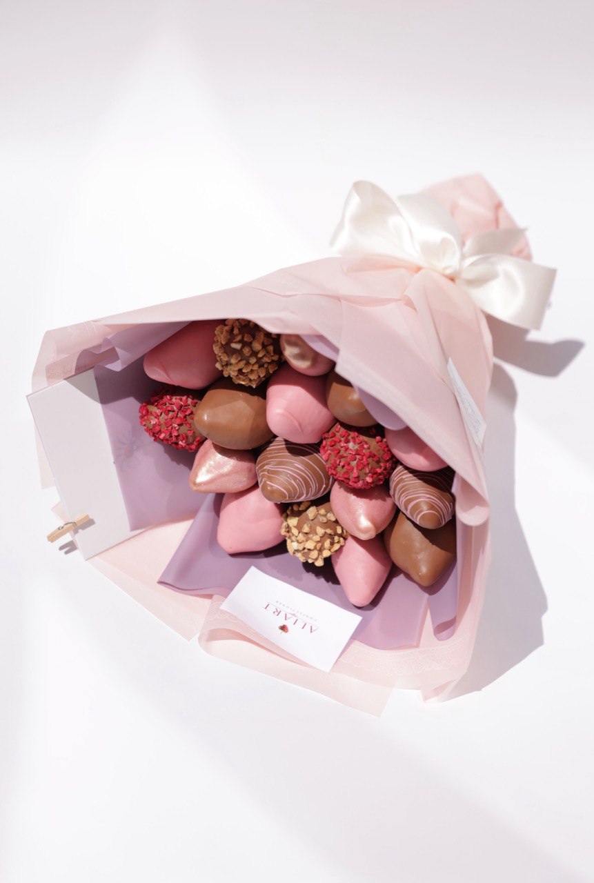 gourmet chocolate strawberry arrangement
