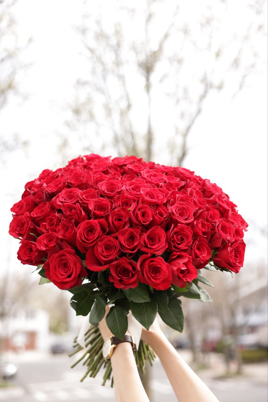 large fresh roses bouquet romantic gift
