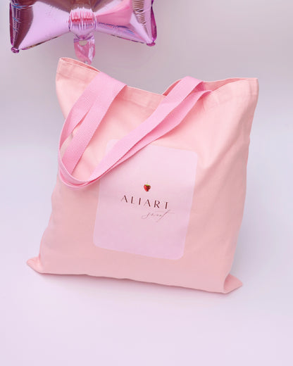 minimalist shopper bag for gifts
