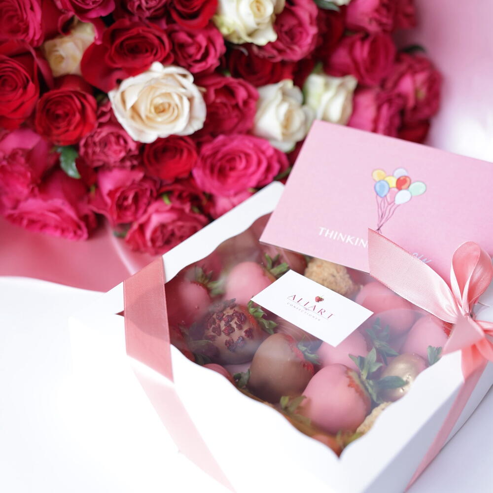 romantic gift set roses and chocolate strawberries
