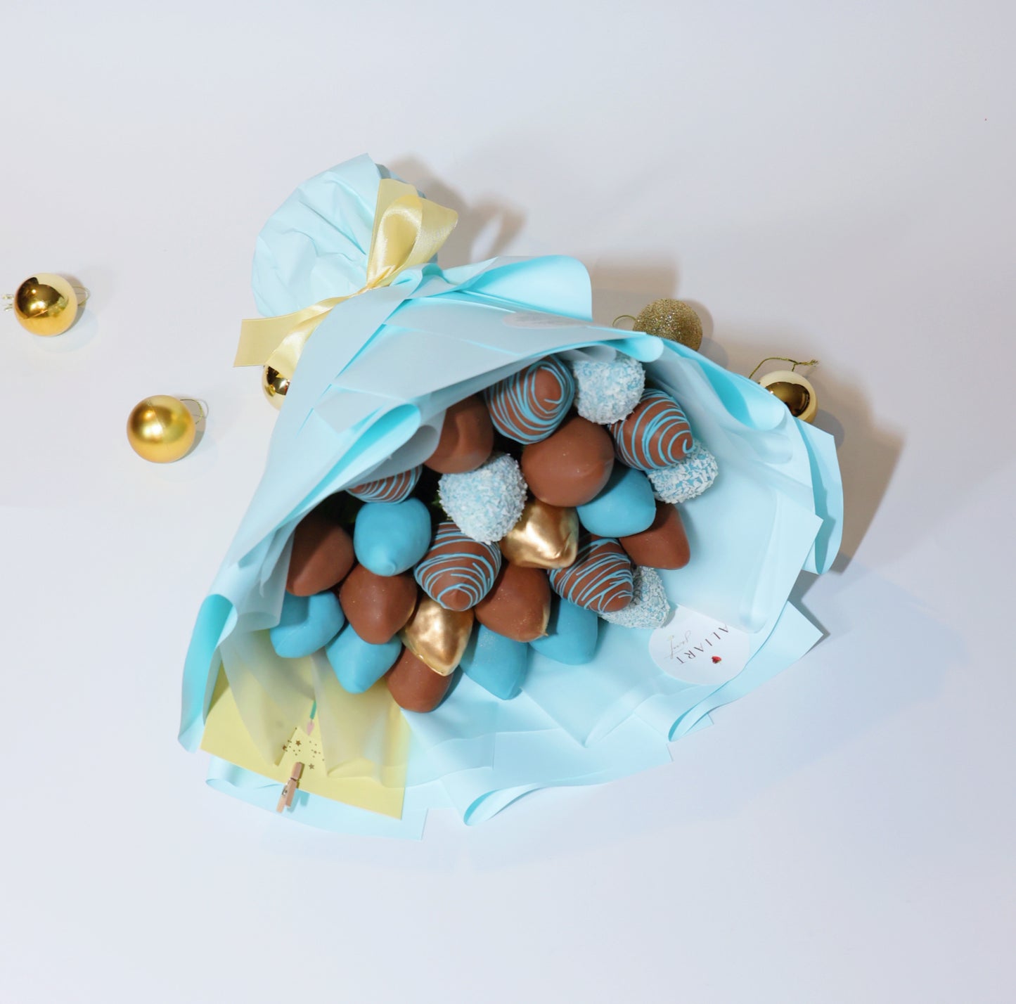 Luxury chocolate-covered strawberry bouquet with blue and milk chocolate, same-day delivery in New York and New Jersey